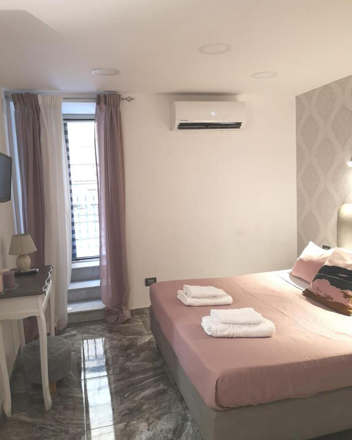 Domus Luigi Leone Bed and Breakfast Napoli Eksteriør billede