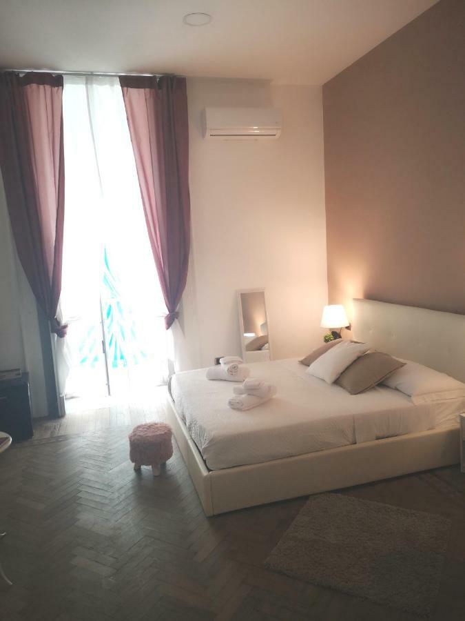 Domus Luigi Leone Bed and Breakfast Napoli Eksteriør billede