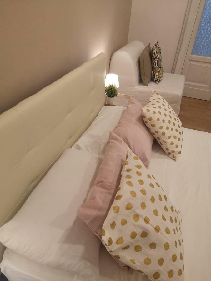 Domus Luigi Leone Bed and Breakfast Napoli Eksteriør billede
