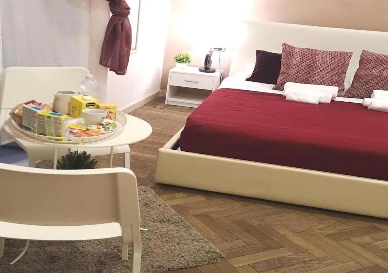 Domus Luigi Leone Bed and Breakfast Napoli Eksteriør billede